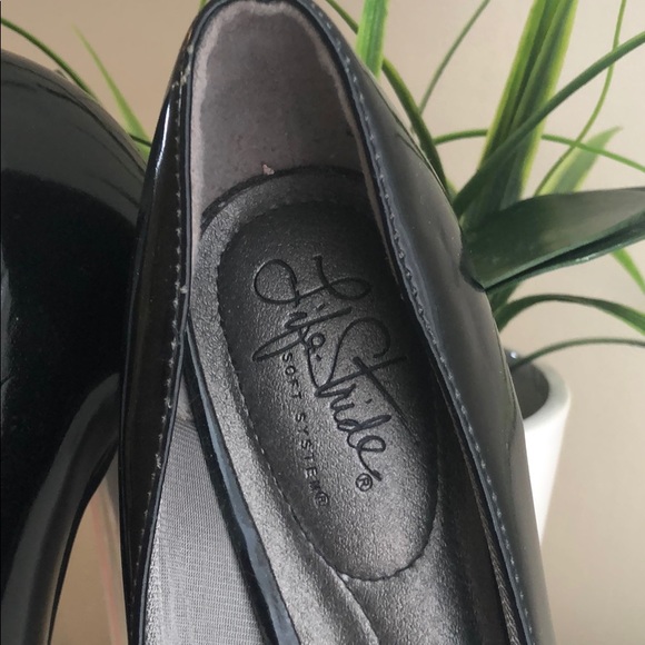 Life Stride Black Pumps - Picture 7 of 7